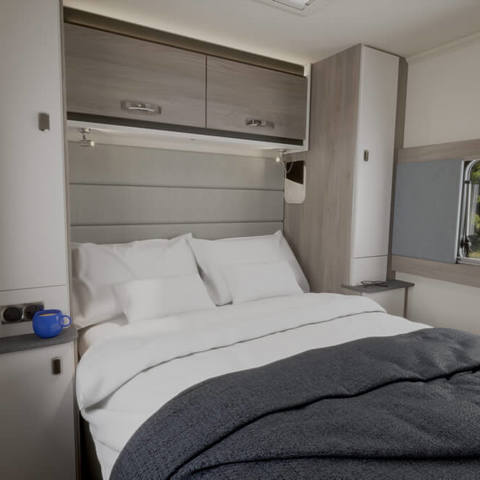 2026 Challenger 560 Bedroom