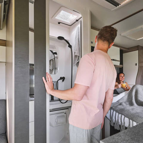 Voyager 574 Shower