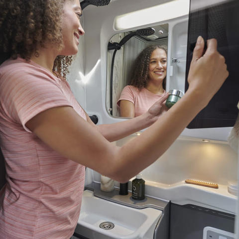 Carrera 144 Washroom