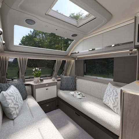 2026 Conqueror 480 Front Lounge