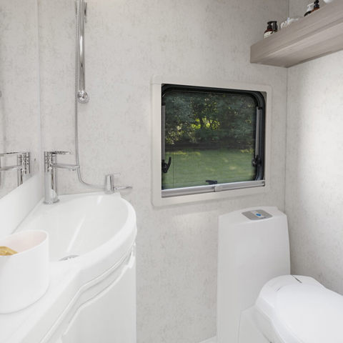 2026 Challenger 390 Washroom