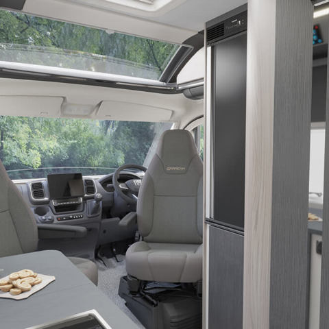 Carrera 122 front lounge