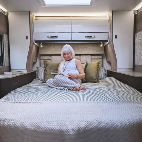 Kon-Tiki 894 (island bed)