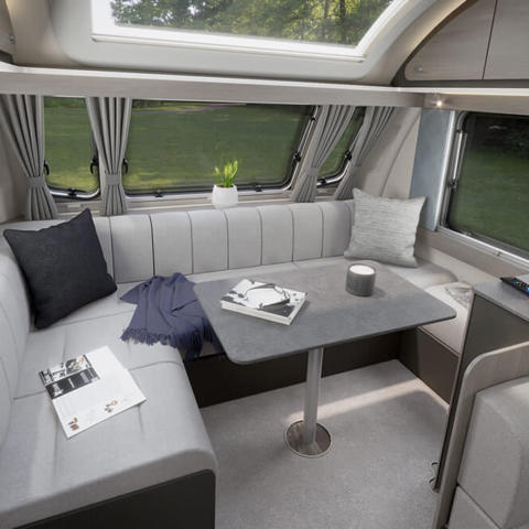2026 Challenger Grande 630 Frontlounge