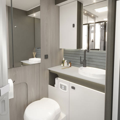 Voyager 540 shower