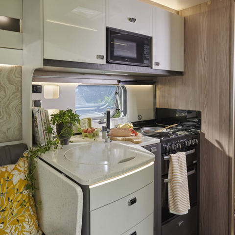 Kon Tiki 894 DB Kitchen