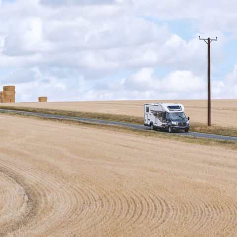Voyager 584 (exterior driving)