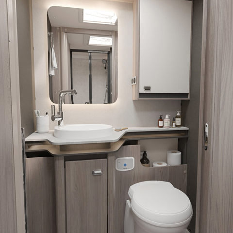 Elegance Grande 860 washroom