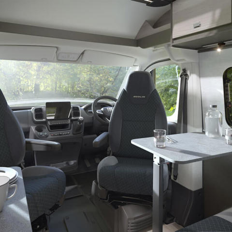 Merlin 144 Front Lounge