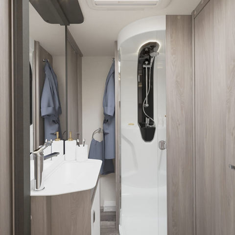 2026 Challenger 560 Shower