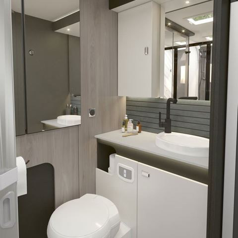 Voyager 540 Washroom