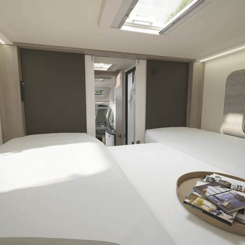 Voyager 584 rear to front